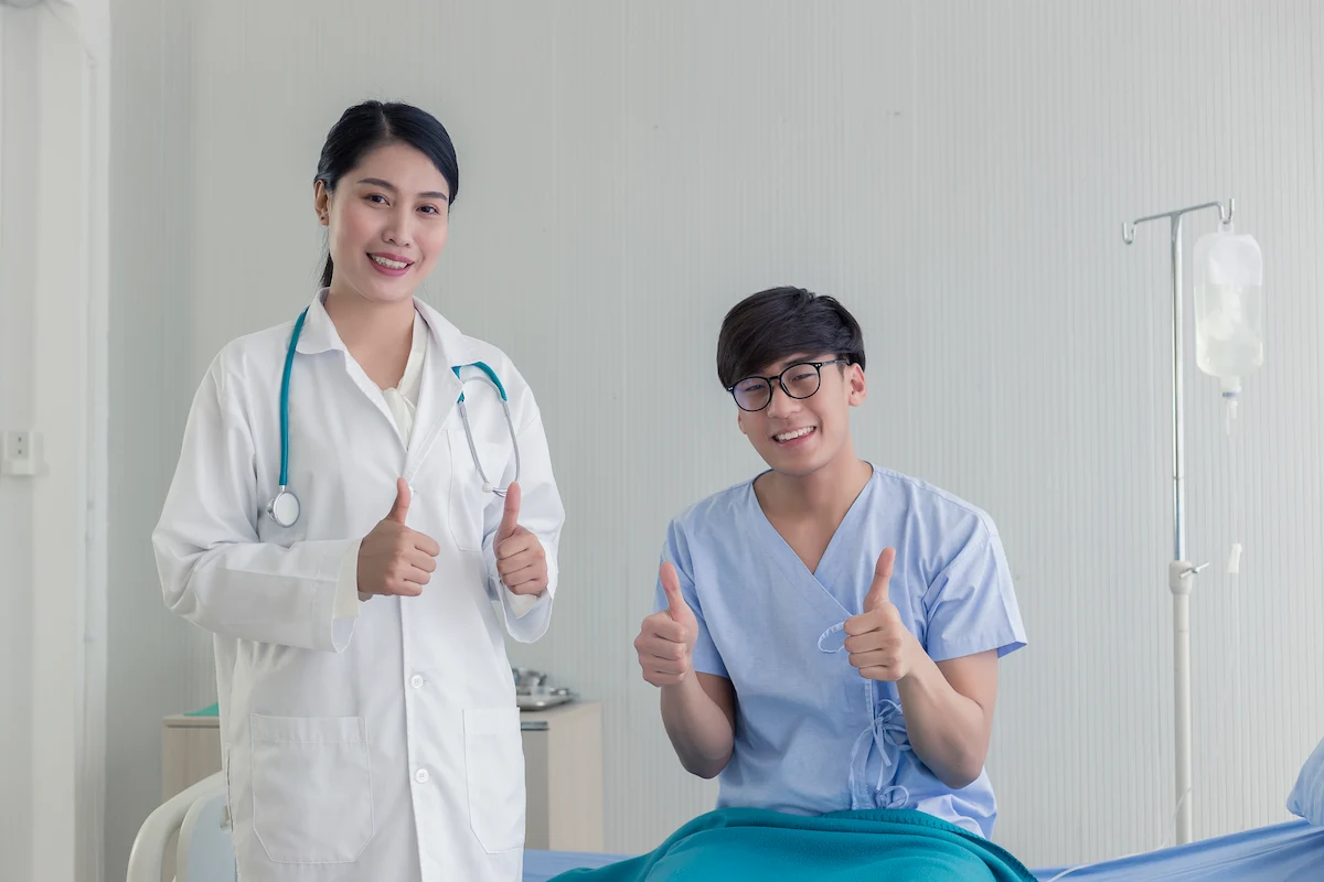 留学生採用では「保険対応」も人事の責任