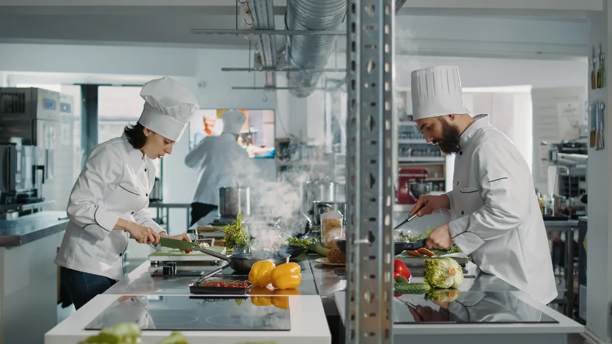 5.【雇用形態×業務内容別】あなたの店に最適なビザの選び方