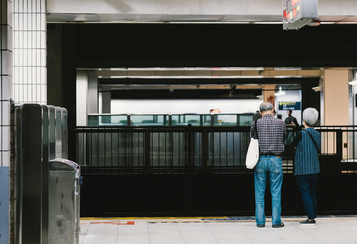 業種別・職位別の給与格差と採用相場